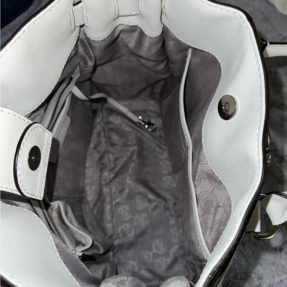 Michael Kors Large Hamilton White Handbag - Picture 6 of 6